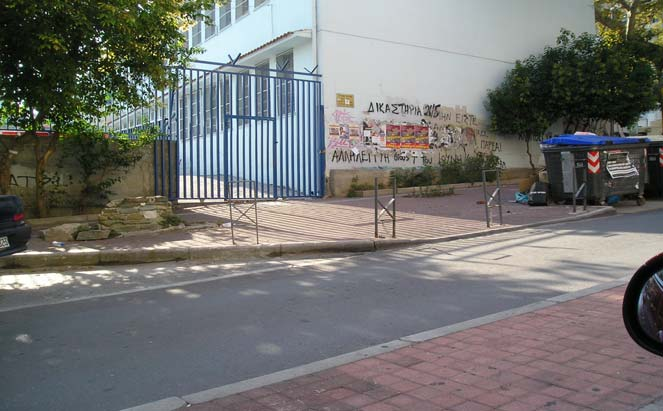 διάνοιξη της οδού Μαραθώνος αποτελεί άλλο ένα παράδειγμα που παρουσιάζει παρόμοια χαρακτηριστικά με