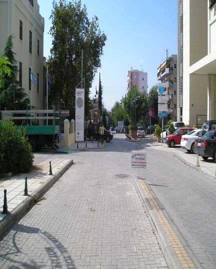 κεντρική διαχωριστική νησίδα 13 :