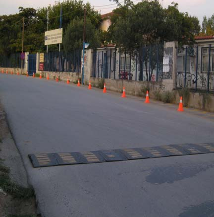 Πρόκειται για μονόδρομο μίας λωρίδας κυκλοφορίας που εξακολουθεί να δέχεται μεγάλο όγκο οχημάτων λόγω της θέσης του (αρχή από κεντρική πλατεία Παραμάνας).