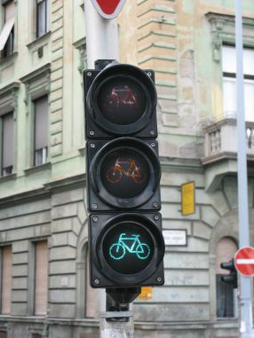 ώρες που οι ταχύτητες των οχημάτων είναι συχνά