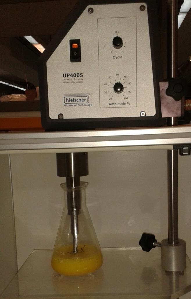 υπερηχητικός επεξεργαστής UP400S (400 Watt, 24kHz) Κουτί ηχομόνωσης Σονοτρόδιο Sonotrode 7mm Σχήμα 5.2 : Σχηματικό διάγραμμα της συσκευής υπερήχων 5.3.