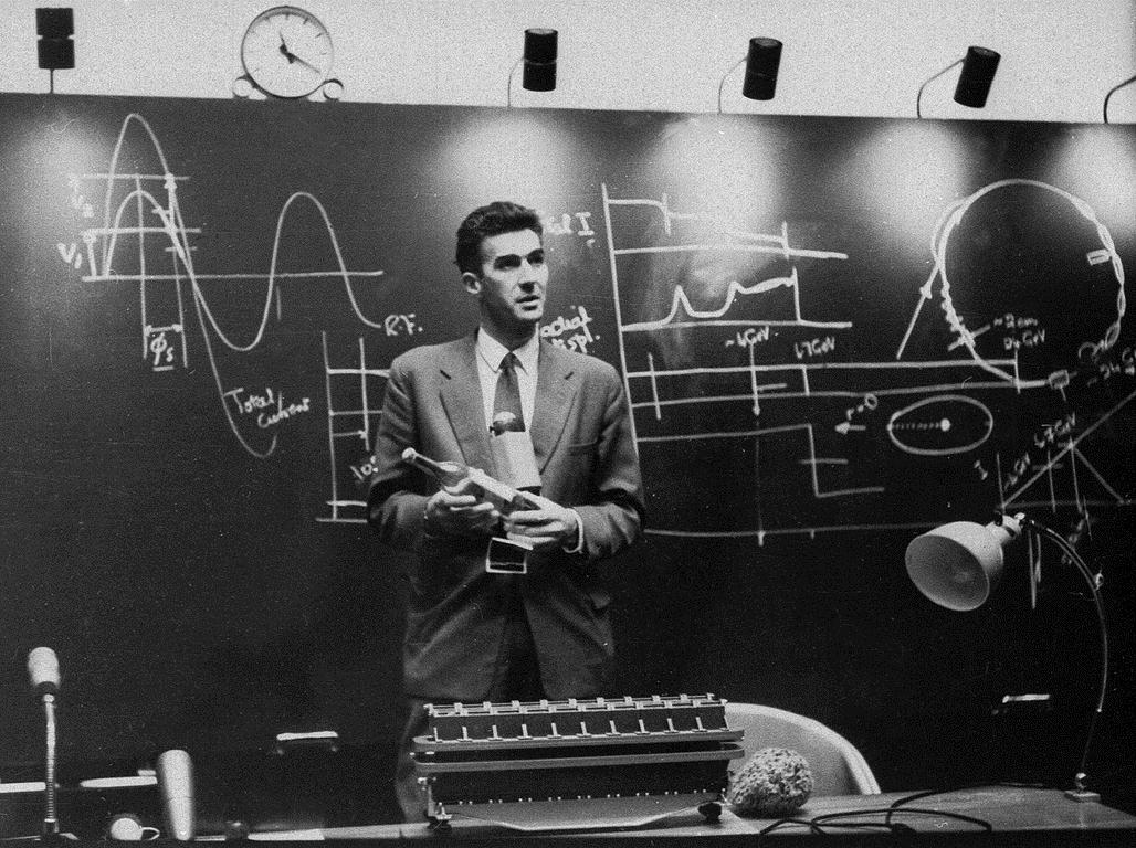 Το PS και το πρώτο ρεκόρ Στις 24 Νοεμβρίου του 1959 το PS επιταχύνει πρωτόνια στα 24 GeV, και έτσι παίρνει το ρεκόρ από την Σοβιετική ένωση.