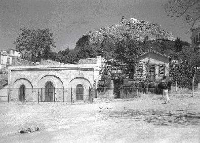 Τμήμα του Αδριάνειου υδραγωγείου Το Αδριάνειο Υδραγωγείο και η Δεξαμενή λειτούργησαν υδροδοτώντας την περιοχή της Αθήνας μέχρι την εποχή της Τουρκοκρατίας.
