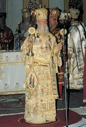 Παρατηρήθηκε καὶ πάλι, ὅπως συμβαίνει κατ ἔτος, συρροὴ ἀναριθμήτων προσκυνητῶν ἀπὸ πολλὰ μέρη τῆς πατρίδος μας καὶ τοῦ ἐξωτερικοῦ, προκειμένου νὰ τιμήσουν τοὺς Θαυματουργοὺς λαοφιλεῖς Αγίους