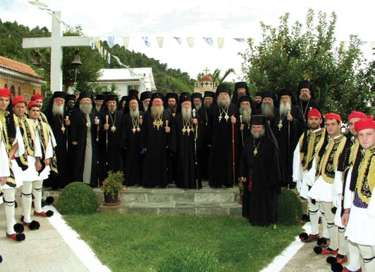 Επίσκοπος Λακεδαιμονίας κ. Συμεὼν ἀπὸ τὴν Βιέννη τῆς Αὐστρίας. Ο Θεοφιλ. Επίσκοπος Μακαριουπόλεως κ. Ιωάννης μὲ δύο λαϊκοὺς ἀπὸ τὴν Στοκχόλμη τῆς Σουηδίας. Ο Πρωτοπρεσβύτερος π.