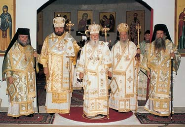 Ομως, ἀλλοίμονον, ὁ ἐχθρὸς δὲν καθεύδει καὶ τὰ σοβαρὰ προβλήματα, τὰ ὁποῖα διαταράσσουν μέχρι σήμερον τὴν Εκκλησίαν τῆς Ρωσικῆς Διασπορᾶς καὶ τὸ σχίσμα ἐντὸς αὐτῆς ἐν Ρωσίᾳ, ἠνάγκασαν ἡμᾶς νὰ