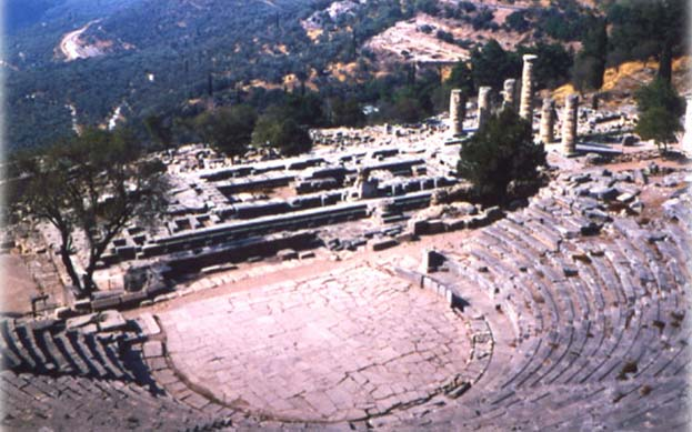 Ένας σημαντικός αριθμός εδωλίων φέρουν εγχάρακτα γράμματα ύψους, ένα είδος αρίθμησης των θέσεων στα ρωμαϊκά χρόνια.