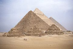 Οι αρχαίοι Αιγύπτιοι ήταν οι πρώτοι που χρησιμοποίησαν τα Μαθηματικά στην τέχνη.
