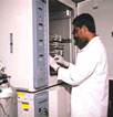 Βιοϊατρική Μηχανική (Bioengineering) Ο βιοϊατρικός µηχανικός ασχολείται µε: ιαχείριση ιατρικών µηχανηµάτων Υπηρεσίες συµβουλευτικού χαρακτήρα Αξιολόγηση ιατρικής τεχνολογίας