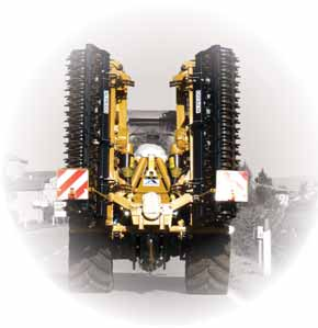 DKS 400 450 500 600 Klappbare Kreiseleggen für Traktoren bis max 330PS Gradas rotativas plegables para tractores de hasta 330HP Σβωλοτρίφτες σπαστοί για τρακτέρ έως 330HP Hydraulische Vorrichtung zur