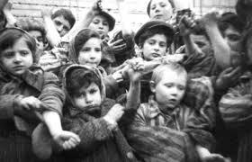 πλευρά στους άντρες, στην εσωτερική στις γυναίκες Εξαιρούνταν μόνο οι Γερμανοί μη Εβραίοι Μέχρι το Σεπτέμβριο του 43 δεν υπήρχαν παιδιά στο