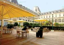 ΗΟLIDAY INN CLICHY 4* Το πολυτελές ξενοδοχείο βρίσκεται στην περιοχή Clichy, κοντά στη Μονμάρτη.