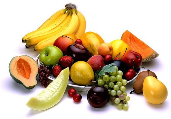 ΦΡΟΥΤΑ Τα φρούτα περιέχουν βιταμίνες Α και E, φυλλικό οξύ, υδατάνθρακες, άπεπτες φυτικές ίνες, μέταλλα και νερό.