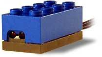 ΔΙΔΑΚΤΙΚΗ ΤΗΣ ΠΛΗΡΟΦΟΡΙΚΗΣ Πακέτο Lego Mindstorms 2. Αισθητήρας φωτός Ο αισθητήρας φωτός είναι ένα ειδικό τουβλάκι 2x4 μπλε χρώματος.