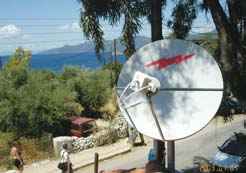 εγκατάσταση κατόπτρου, που προορίστηκε για uplink στον Hellas Sat.