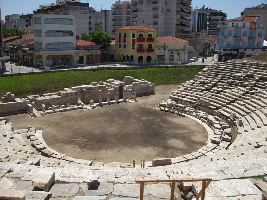 Σκέψεις και συναισθήματα μετά την επίσκεψη στο Αρχαίο Θέατρο «Με το που φύγαμε από το αρχαίο θέατρο, οι σκέψεις και τα συναισθήματα μέσα μου άρχιζαν να πολλαπλασιάζονται.