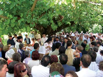 Επίσκοπος Μεθώνης κ. Αμβρόσιος, συμπροσευχομένου καὶ τοῦ Σεβασμ. Επισκόπου Νόρα κ. Μιχαὴλ ἀπὸ τὸ Κάλιαρι τῆς Σαρδινίας, καὶ ἔλαβαν μέρος οἱ φιλοξενούμενοί μας Κληρικοὶ κατὰ τὶς ἡμέρες ἐκεῖνες Αρχιμ.