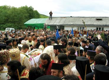 Αγαποῦσε τὴν Ελλάδα καὶ εἶχε ἐπισκεφθῆ τὴν πατρίδα μας ἀρκετὲς φορές, ἰδίως ὡς Αρχιερεύς, κατὰ τὶς Πανηγύρεις τῆς Ιερᾶς Μονῆς τῶν Αγίων Κυπριανοῦ καὶ Ιουστίνης Φυλῆς Αττικῆς.