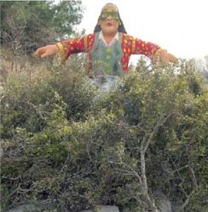 Ήθη και έθιμα της Αποκριάς σε όλη την Ελλάδα ΝΑΟΥΣΑ Κάθε χρόνο αναβιώνει το έθιμο «Γενίτσαροι και Μπούλες» που έχει τις ρίζες του στην Τουρκοκρατία.