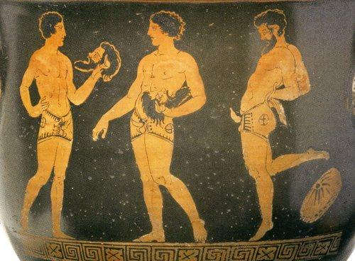 αναγνωρίηονται οι ςτολζσ ςατφρων που φοροφςαν τα μζλθ του Χοροφ