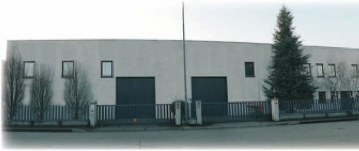 T P E ERIENCE X ecnostamp è nata a Piacenza nel 1978 ed è stata una delle prime aziende produttrici in Italia di punzoni, matrici ed accessori per presse piegatrici.