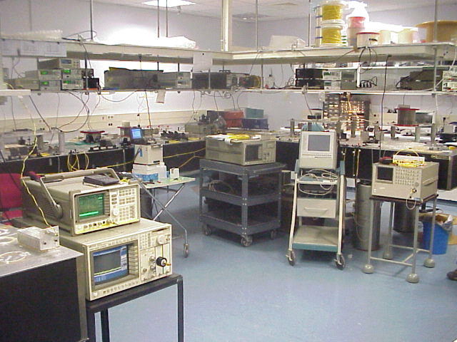 Εργαστήριο Φωτονικών Επικοινωνιών Ίδρυση του E.Φ.Ε.: Σεπτέµβριος 1995 στο Ε.Μ.Π.