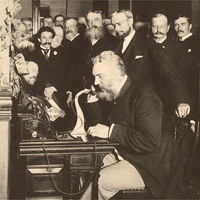 Τηλέφωνο (1880) Ο Alexander Graham Bell µιλά στο τηλέφωνο (1892) Οι δύο πρώτες συσκευές
