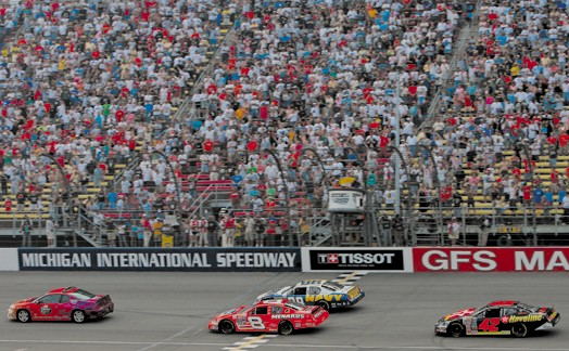 Η NASCAR Τρέχει για τη Διαχείριση των Δεδομένων της Πρόβλημα: Δυσκολία στην απόκτηση πληροφοριών για τη βάση υποστηρικτών,