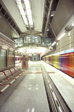 ΜΑΡΤΙΟΣ-ΑΠΡΙΛΙΟΣ 2006 ΤΕΧΝΙΚΑ ΧΡΟΝΙΚΑ 4 περιοχές των δήμων Ηλιούπολης, Αλίμου, Αργυρούπολης και Ελληνικού, από τους οποίους διέρχεται η επέκταση του μετρό.