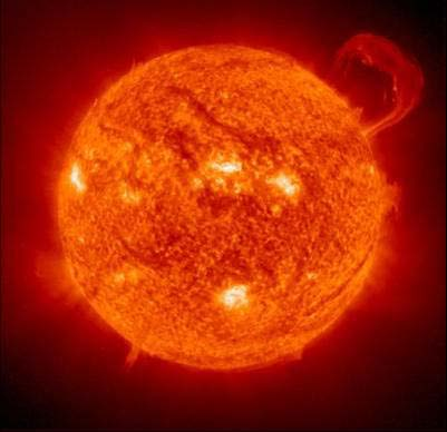 Le soleil est une étoile, un million de fois plus grand que la terre. Chaque seconde, le soleil consomme six cents millions de tonnes d hydrogène.