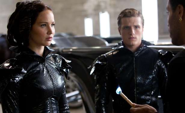 Όμως, η Katniss έχει φτάσει κι άλλη φορά κοντά στο θάνατο και η επιβίωση είναι δεύτερη φύση για εκείνη.