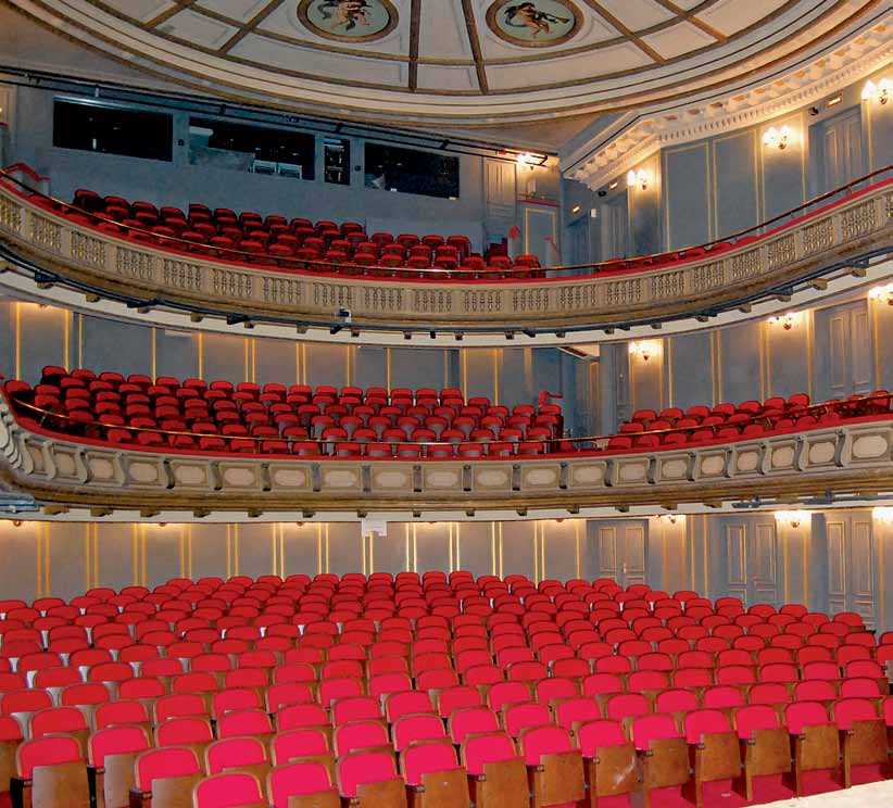 Αφίξεις New entries By Roula Skourogiannis NATIONAL THEATRE ΟF GREECE MAIN STAGE Η αίγλη του παρελθόντος αναβιώνει PHOTOGRAPHY > ΑΡΧΕΙΟ ΕΘΝΙΚΟΥ ΘΕΑΤΡΟΥ Στις 14 ΟκτωβριΟυ 2009, υστερα από οκτώ χρόνια