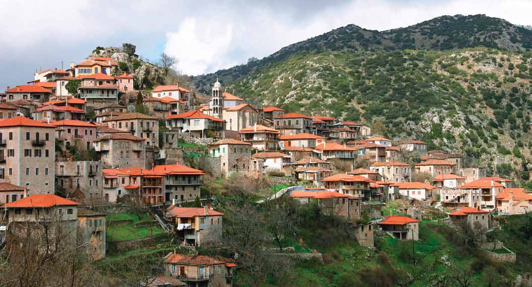 κομπολόγια από σπάνια υλικά και μία μικρή ιστορία για το καθένα από τον δημιουργό τους. Πού να μείνετε n «Αιώρα», παραδοσιακός ξενώνας με ζεστή εξυπηρέτηση και μοναδική θέα (τηλ.