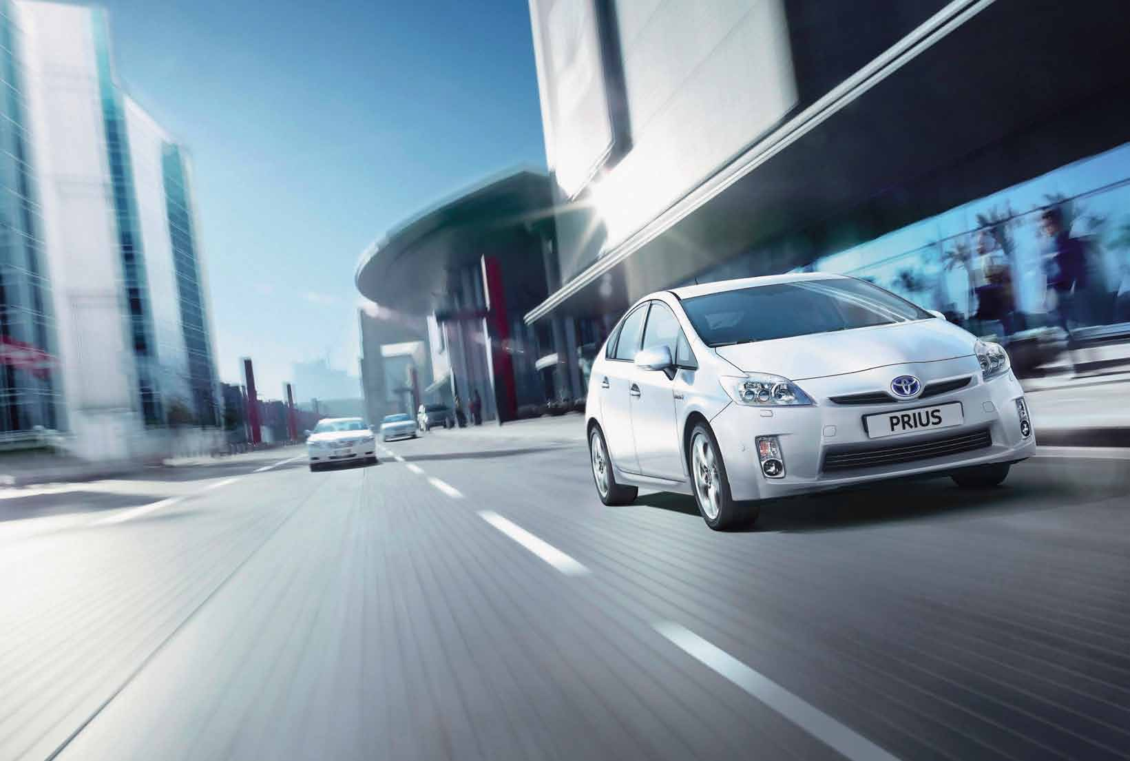 Παρουσίαση Toyota Prius Επιμέλεια κειμένου: Νίκος Μαρινόπουλος Νέο Toyota Prius Αν υπάρχει κάτι που εκφράζει με την πρώτη σκέψη την πρωτοπορια