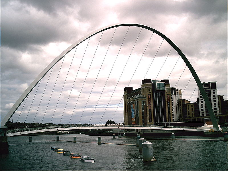 διαρρέει την πόλη Γκέιτσχεντ (Gateshead) στη βόρεια Αγγλία.