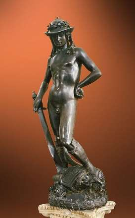 Δαβίδ Ντονατέλλο Μετά τα δύο αγάλματα των Αρετών για τον καθεδρικό της Σιένα, η δημιουργία του χάλκινου Δαβίδ, του πρώτου γυμνού της