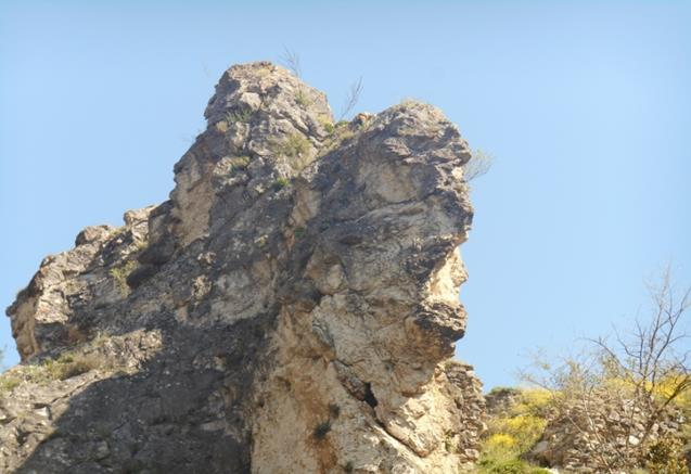 Ο συγκεκριμένος βράχος θα έλεγε κανείς ότι είναι μια σύνθεση