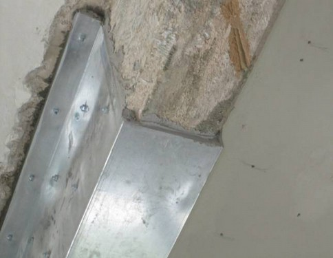 Πλύσιμο με νερό υπό πίεση και στέγνωμα Εκτράχυνση της εσωτερικής επιφάνειας των ελασμάτων με αμμοβολή.