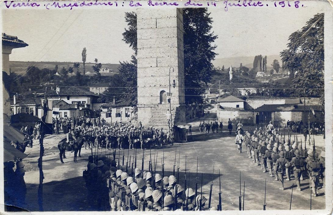 συνδέονται με την πλατεία σε διάφορες ιστορικές περιόδους 16-10-1912 Ο μητροπολίτης Καλλίνικος,, οι Έλληνες