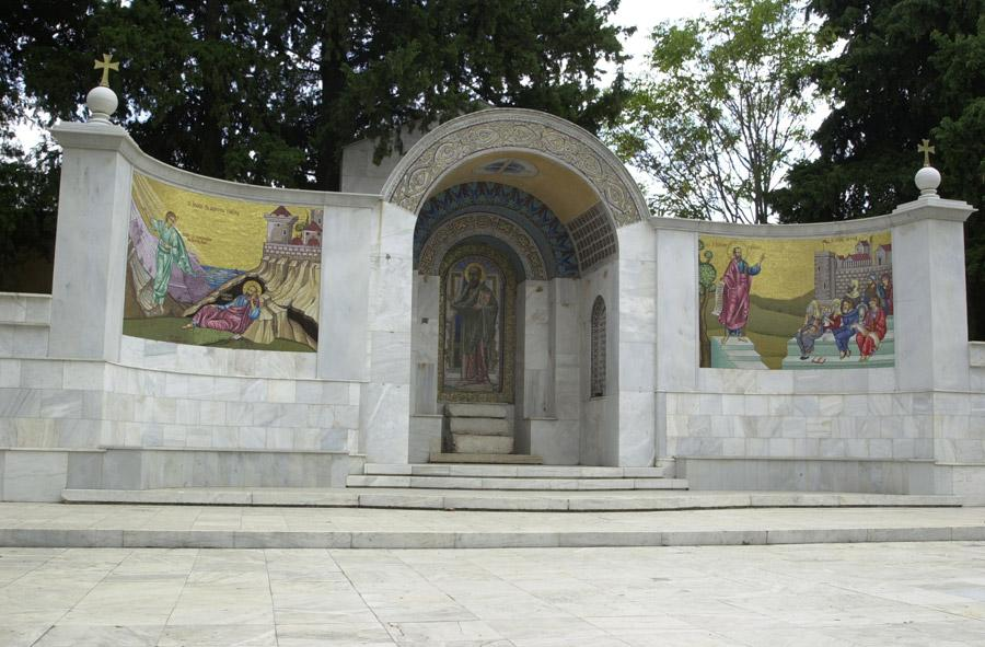 Και έτσι ο πλήρης τίτλος της Βέροιας, όπως τον συναντούμε στις επιγραφές του 3ου μ.χ. αι., είναι: "Η σεμνότατη μητρόπολις της Μακεδονίας και δις νεωκόρος Βέροια".