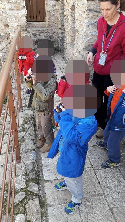μετά τθν επίςκεψθ ςυηθτάμε για όςα κάναμε και είδαμε και ηωγραφίηουμε τισ αγαπθμζνεσ μασ ςτιγμζσ. Κλείνοντασ το κζμα με τα κάςτρα.