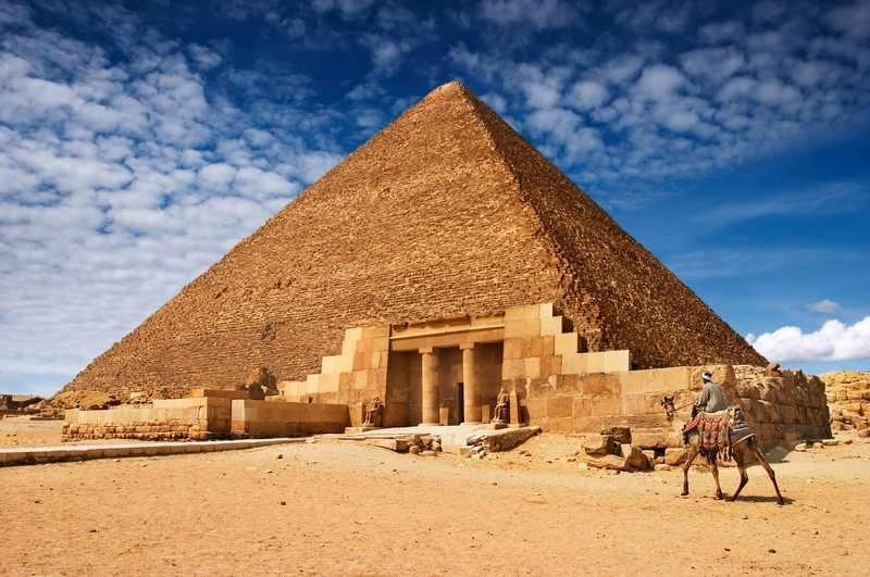 ΠΥΡΑΜΙΔΑ ΤΟΥ ΧΕΟΠΑ Στις Ιστορίες του Ηρόδοτου εκείνο από τα θαύματα που περιγράφεται περισσότερο και εκτενέστερα είναι οι Πυραμίδες.