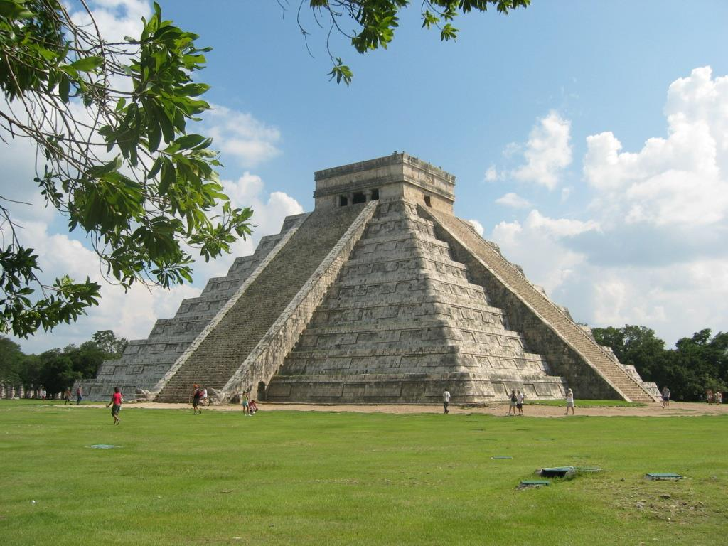 Ίδρυμα Ανθρωπολογίας και Ιστορίας (Instituto Nacional de Antropología e Historia, INAH) του Μεξικού. Το έδαφος κάτω από τα μνημεία, εντούτοις, ανήκει στην οικογένεια Barbachano.