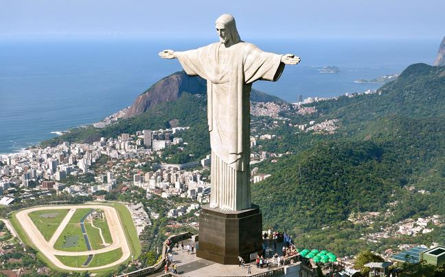 μνημείο. Η πριγκίπισσα ωστόσο δεν πολυσκέφτηκε την ιδέα. Έτσι, τα σχέδια για θρησκευτικό μνημείο ακυρώθηκαν το 1889 όταν η Βραζιλία έγινε δημοκρατία και η Εκκλησία διαχωρίστηκε από την πολιτεία.