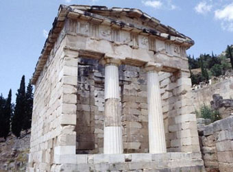 ελφοί Το θησαυροφυλάκιο των Αθηνών αναστηλωμένο, κτισμένο γύρω στα 500 π.χ.