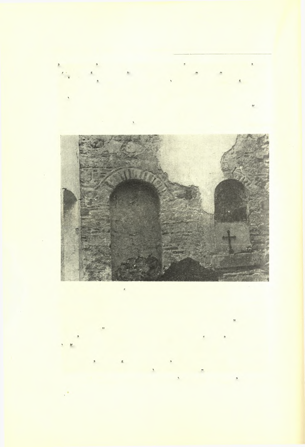 104 Πρακτικά τής Αρχαιολογικής Εταιρείας 1936 εκεί πλείστας αρχαιότητας. (Βλ. Κ. Ριυμαΐον εν BCH 1925, 190). Ό εν Κέρκυρα τότε ευρισκόμενος αξιωματικός τοΰ Γαλλικού στρατού J. C.