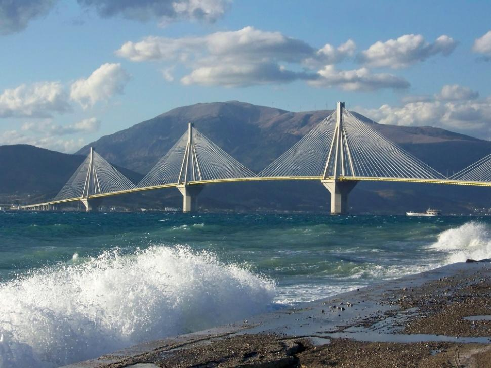 Γέφυρες από σκυρόδεμα Το σκυρόδεμα έχει εξαιρετικές ιδιότητες σε επαφή με επιθετικές περιβαλλοντικές δράσεις και