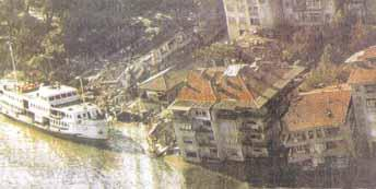 Τα κύματα τού ολέθρου στον Ινδικό Ωκεανό Ο σεισμός μεγέθους 9 βαθμών της κλίμακας Ρίχτερ που εκδηλώθηκε στις 26 Δεκεμβρίου του 2004 με εστία βορειοδυτικά της νήσου Σουμάτρα της Ινδονησίας πάνω στο