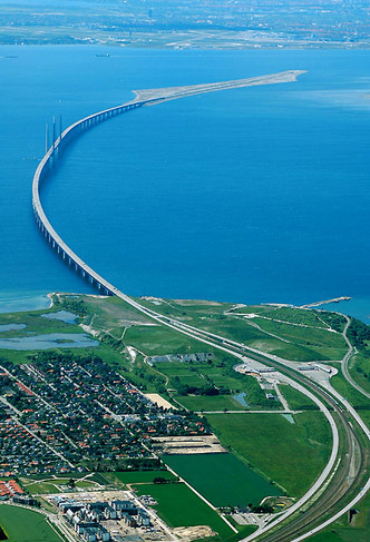 συνδέει τις πόλεις Copenhagen και Malmö. Ο λόγος για τον οποίο επιλέχτηκε η λύση αυτή, είναι η γειτνίαση του έργου με το αεροδρόμιο Εικόνα 2.