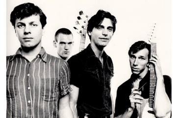 The Fleshtones Το γκρουπ σχηματίστηκε το 1976 στο Queens της Νέας Υόρκης με frontman τον Peter Zaremba, κιθαρίστα τον Keith Streng, μπασίστα τον Jan Marek Pakulski, και στα κρουστά τον Bill Milhizer